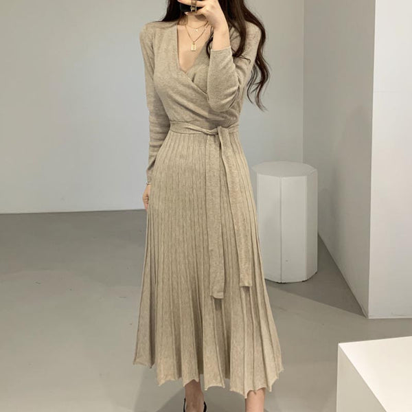 V-neck knitted pleated slim maxi dresses