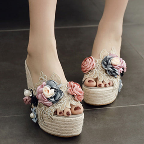 Pearl embellished flower platform slippers