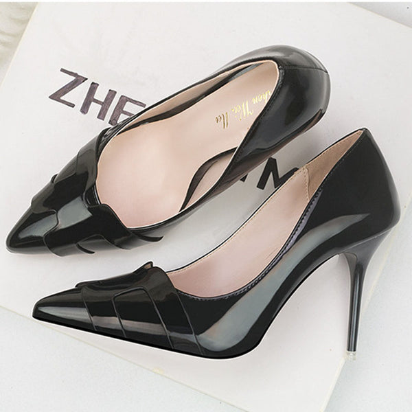 Patent leather low-fronted high heels