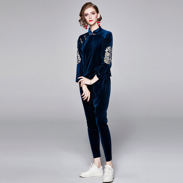 Embroidered sweatshirt &tapered pants