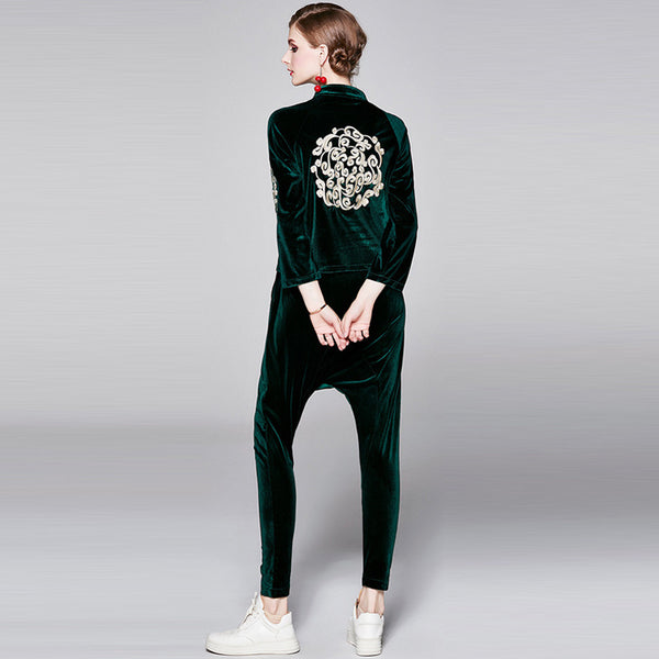 Embroidered sweatshirt &tapered pants