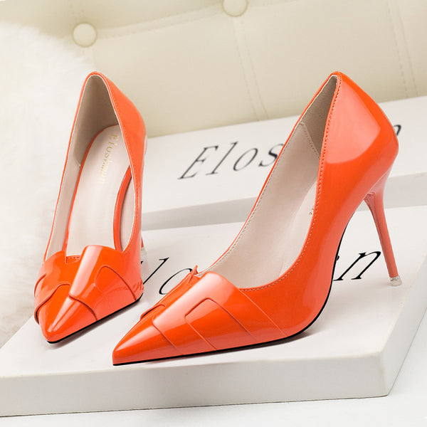 Patent leather low-fronted high heels