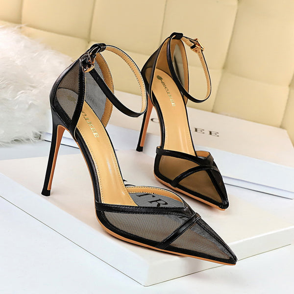 Solid lace-up fastening pointed heels