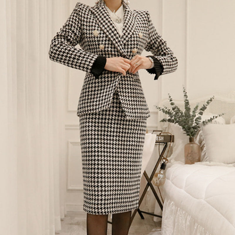 Single-breasted houndstooth blazers & pencil skirts
