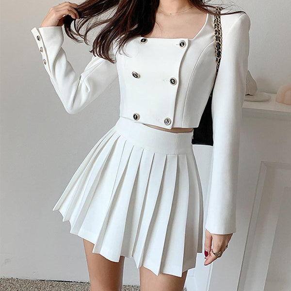 Square neck double-breasted short coats and high waist pleated skirts suits