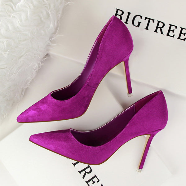 Pointed toe low-fronted heels