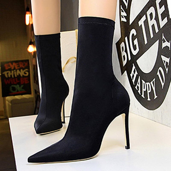 Solid pointed toe thin heels boots