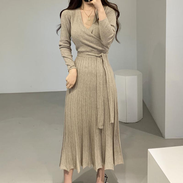 V-neck knitted pleated slim maxi dresses