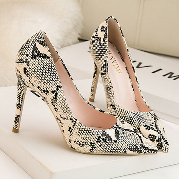 Low-fronted serpentine high heels