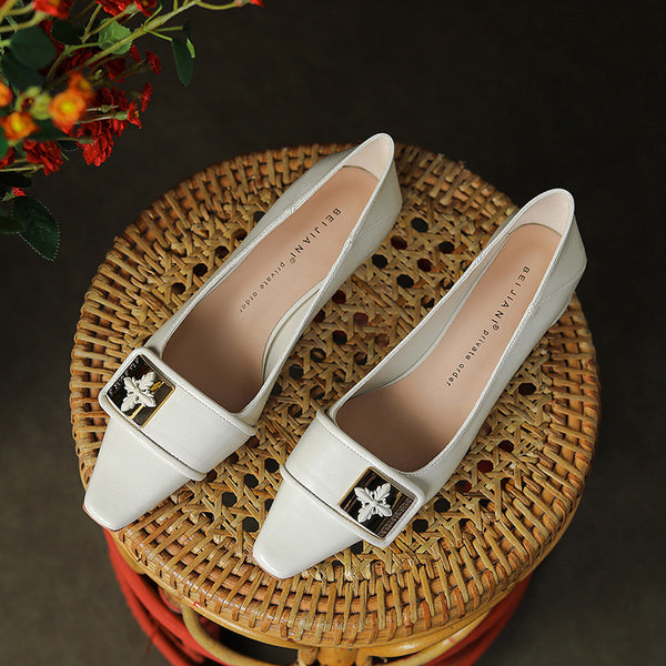 Women's pointed flat shoes