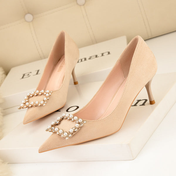 Solid beads suede pointed toe pump shoes
