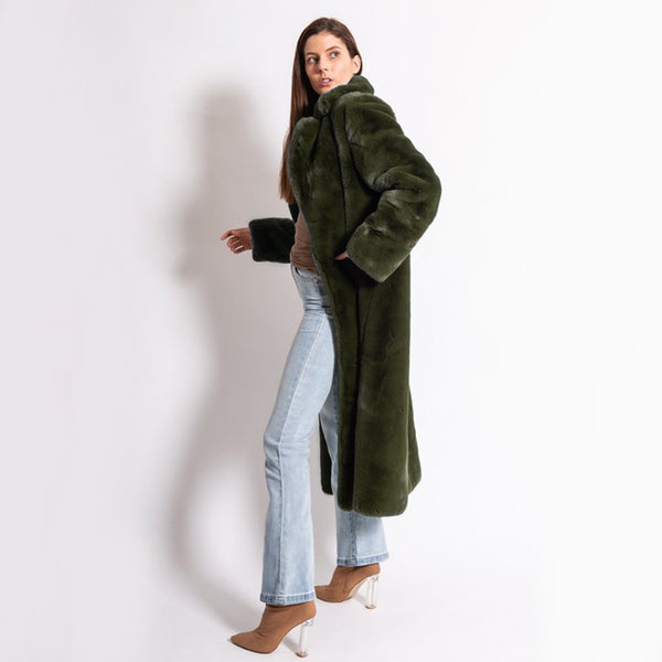 Turn-down collar green fur coats