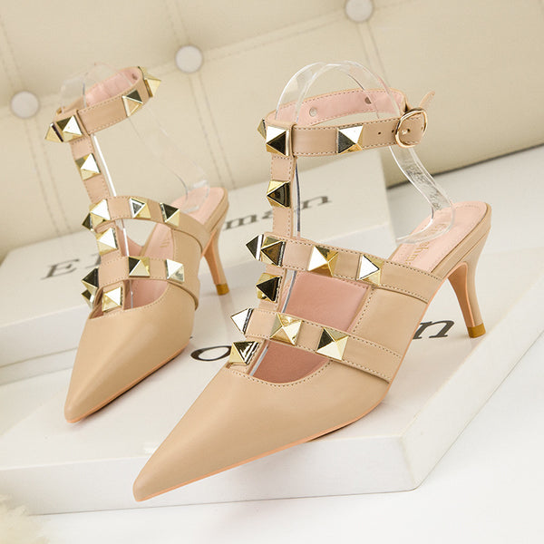 Rivet pointed toe low-fronted thin heeled shoes