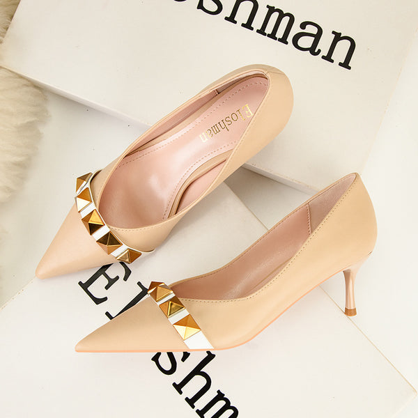 Metal patch pointed toe thin heel shoes