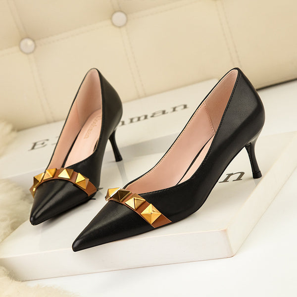 Metal patch pointed toe thin heel shoes