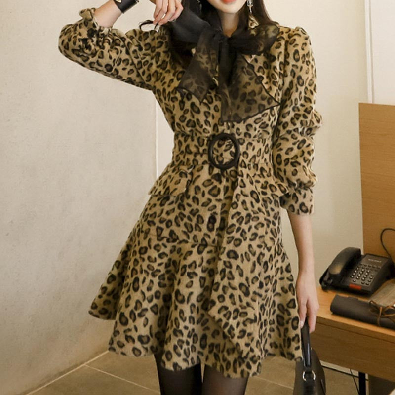 Lapel leopard ruffled coats