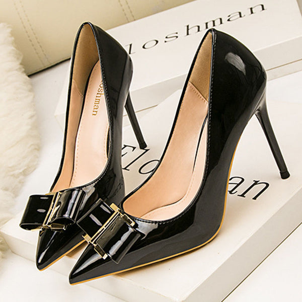 Solid patent leather bowknot pointed toe heels