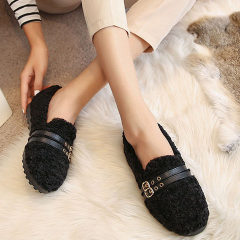 Solid metal bukle round toe loafers