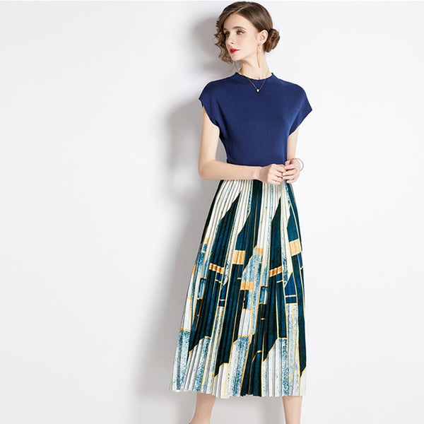 Solid crew neck short sleeve tops and print pleated a-line skirts suits